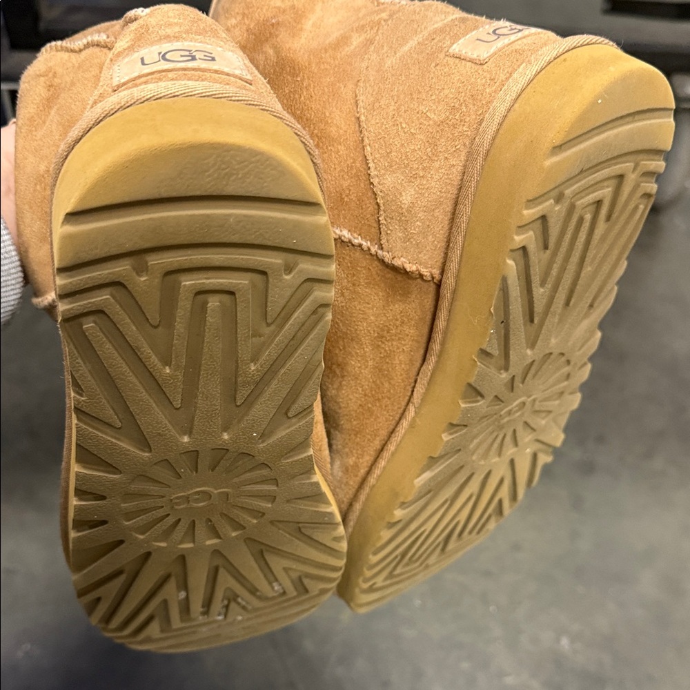 UGG Classic Tan Boots with Shearling Lining 9 - Picture 4 of 6